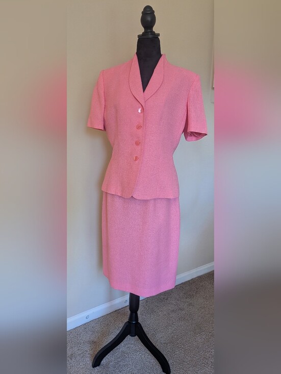 Le Suit Dresses & Skirts - Le Suit Pink Pencil Skirt